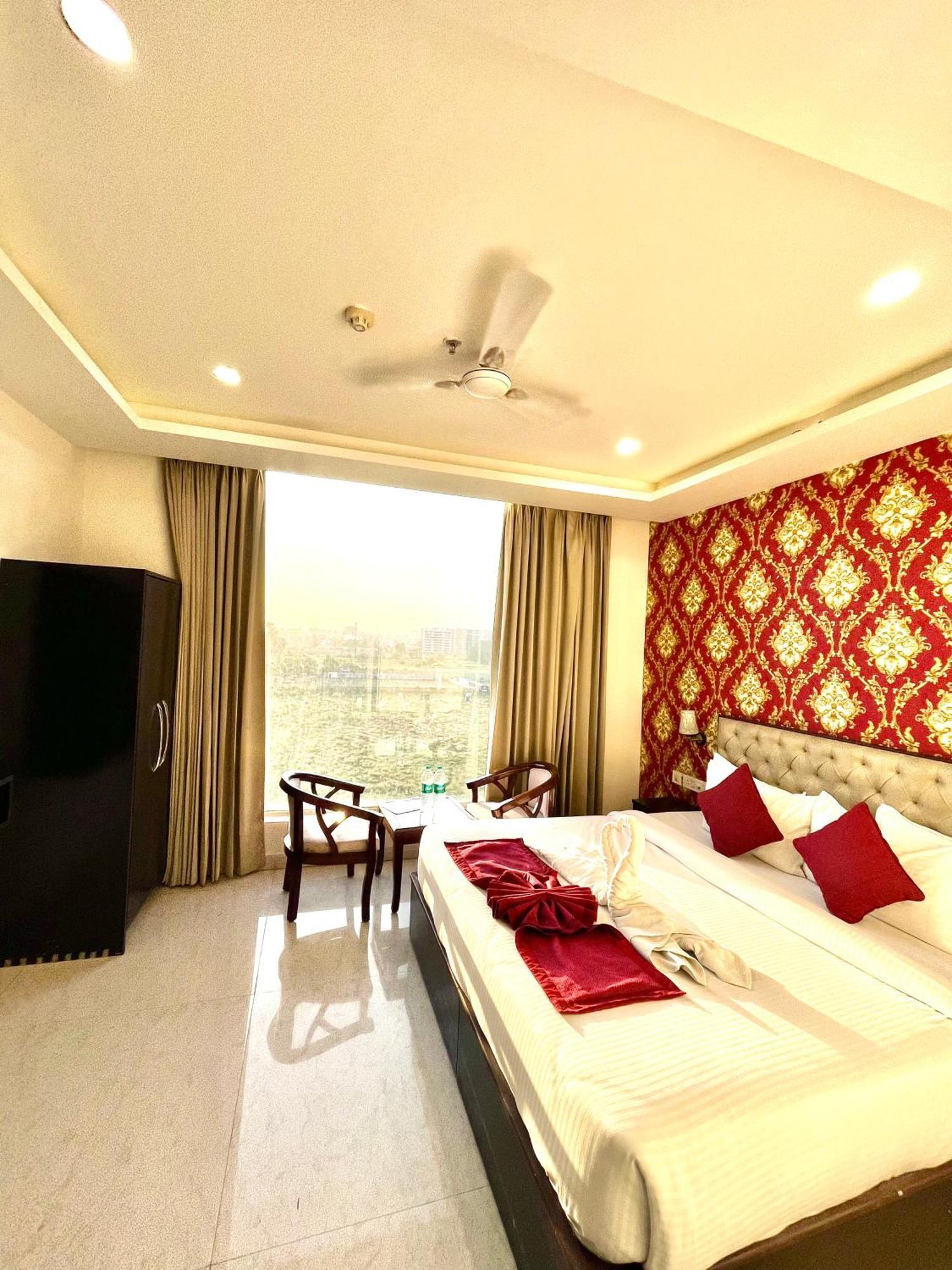 Hotel Northview Park By Lycoris !! Top Rated & Most Awarded Property In Tricity Zirakpur Exterior photo